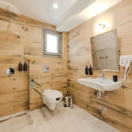 Apartmanhotel Emerald Project 3*